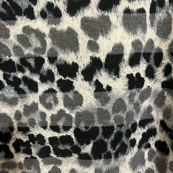 Ladies Animal Print top - Picture 2 of 3